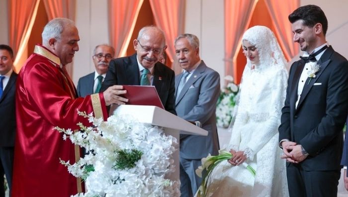 Eski Başbakan Ahmet Davutoğlu’nun oğlu Mehmet Davutoğlu ile Ravza Öğüt,