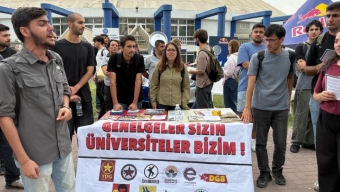 Ege Üniversitesi’nde öğrencilerin kampüste açtığı standa polis müdahale etti. Üniversite