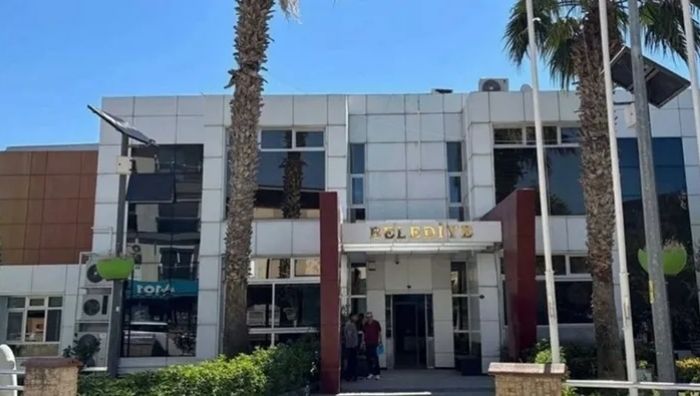 İzmir’de Seferihisar Belediyesine yönelik yürütülen rüşvet soruşturmasında yeni bir gelişme