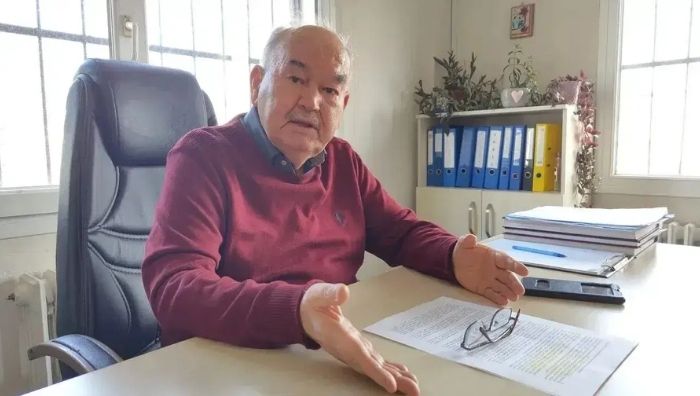İzmir Büyükşehir Belediyesi’nin eski başkanlarından Dr. Burhan Özfatura, geçirdiği ani