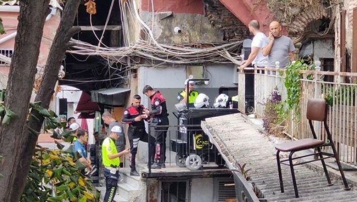 Son dakika haberi... İstanbul Fatih'te bir döviz bürosunda müşteri ile