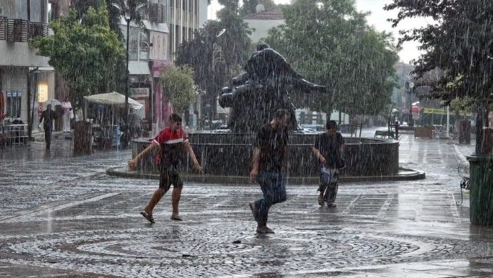 Meteoroloji Genel Müdürlüğü, Marmara Bölgesi’nde yarın sabah saatlerinden itibaren etkili