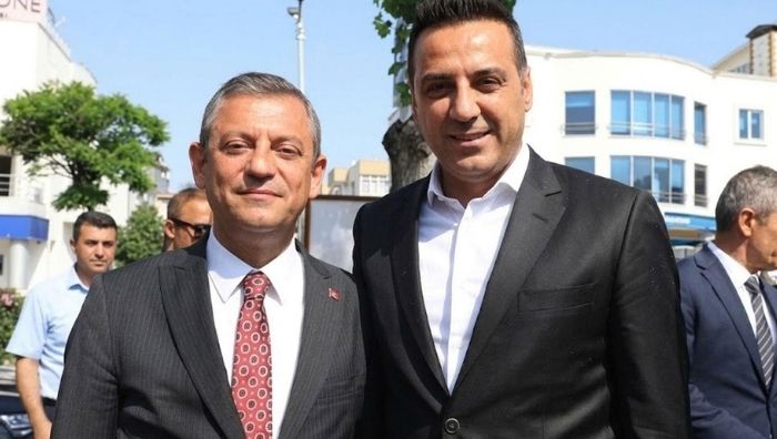 İzmir’de siyasi kulisleri hareketlendiren yeni bir parti değişikliği iddiası gündeme