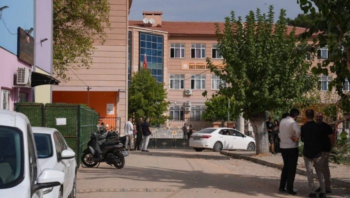 Manisa’nın Turgutlu ilçesinde öğrencilerin yaralandığı okul saldırısıyla ilgili soruşturmada, saldırganın
