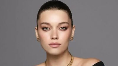 Fransa’dan Türkiye’ye dönen oyuncu Afra Saraçoğlu ise İstanbul Havalimanı’nda gözaltına