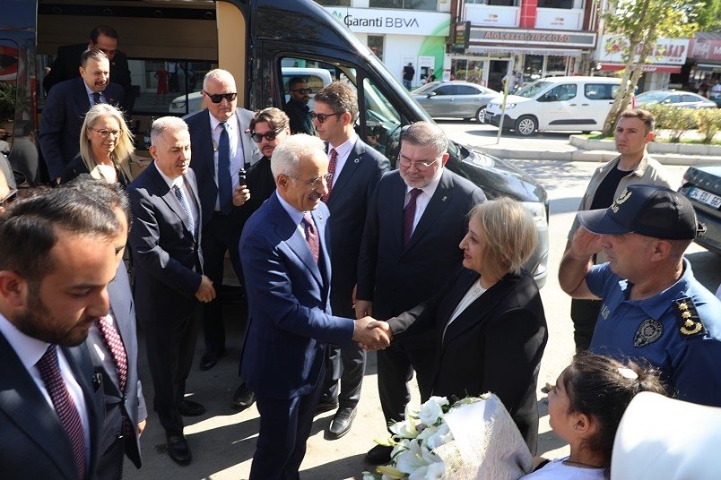 Bakan Uraloğlu’ndan Menderes’e Müjdeler Menderes- Gümüldür Karayolu Başlıyor Menderes Belediyesi’ni