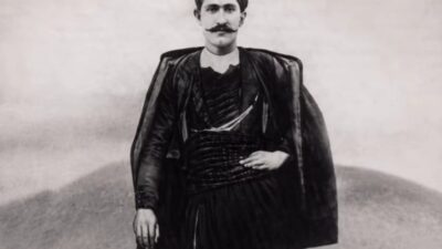 Cafer Efe, kaynaklara göre 1880’lerin sonu veya 1890’ların başında Girit’in