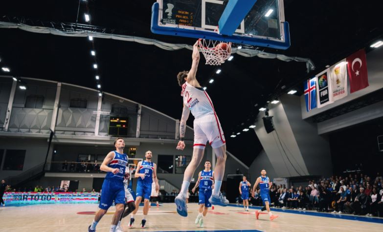 A Milli Erkek Basketbol Takımı, İzlanda'yı 110-73 yenerek 2027 Dünya