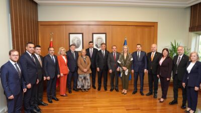 İzmir Büyükşehir Belediye Başkanı Dr. Cemil Tugay, AK Parti heyetinin
