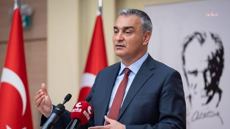 CHP’nin Mersin Büyükşehir Belediyesi Başkan Vekili adayı Gülşah Yıldırım Genç oldu CHP Sözcüsü Müslim Sarı, bugünkü Mersin Büyükşehir Belediyesi Başkan Vekilliği
