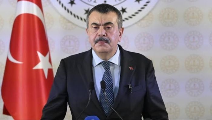 Acı haberi Bakan Tekin duyurdu: 1 öğrenci hayatını kaybetti İstanbul Başakşehir'deki Şeyh Şamil İmam Hatip Ortaokulu'nda sabah saatlerinde meydana