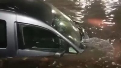 İstanbul’da Meteoroloji’nin sarı kodlu uyarısının ardından etkisini artıran sağanak, Anadolu