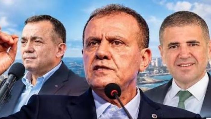 Tutuklanan üç belediye başkanı görevden uzaklaştırıldı Mersin Büyükşehir Belediye Başkanı Vahap Seçer ile Yenişehir Belediye Başkanı