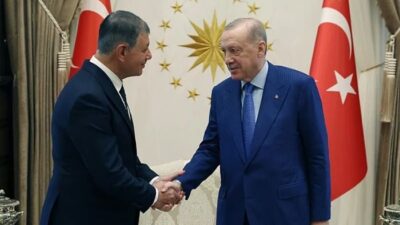 İzmir Büyükşehir Belediye Başkanı Cemil Tugay'ın CHP'den istifasının ardından AK