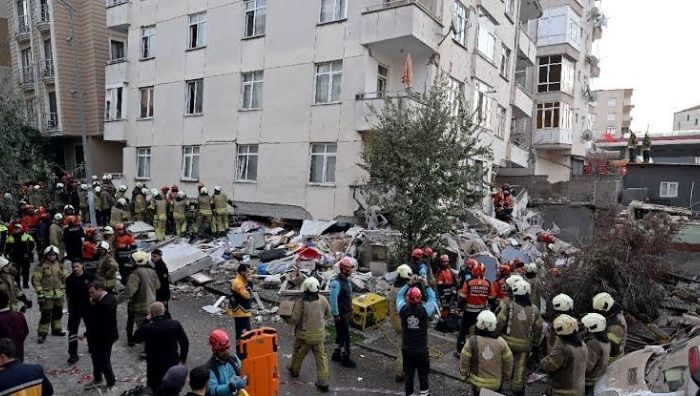 İki kişinin can verdiği binada yangın çıktı İstanbul Maltepe’de sabah saatlerinde 7 katlı binanın alt 3 katının