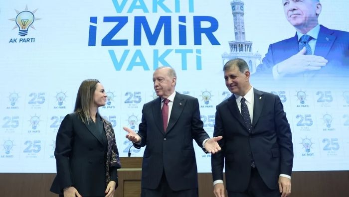 Tugay’ın AK Parti’ye katılması İzmir’de ne değiştirecek? Vatandaşlar beklentilerini anlattı İzmir Büyükşehir Belediye Başkanı Cemil Tugay’ın AK Parti’ye katılmasının ardından