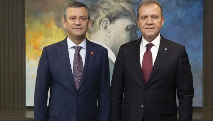 Özgür Özel Tarsus Cezaevi’nde! Tutuklu üç belediye başkanını ziyaret etti YENİ Parti Genel Başkanı Özgür Özel, Mersin Tarsus T Tipi