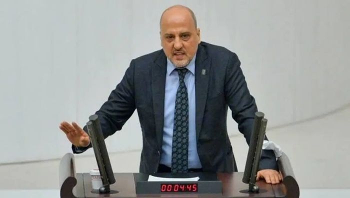 TİP Milletvekili Ahmet Şık hastaneye kaldırıldı Türkiye İşçi Partisi (TİP) İstanbul Milletvekili Ahmet Şık, Eskişehir’de rahatsızlanarak