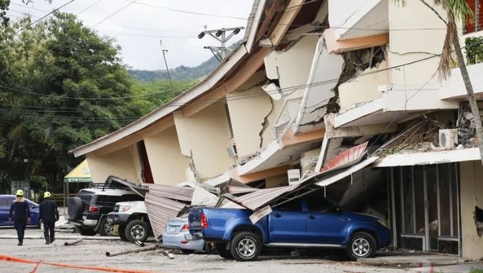 7,7 büyüklüğünde deprem! Tsunami alarmı verildi Orta Amerika ülkesi Panama, 7,7 büyüklüğündeki şiddetli depremle sarsıldı. Depremde