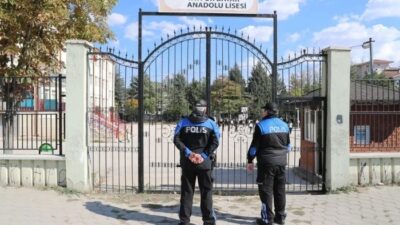 Türkiye’de okullarda yaşanan silahlı ve bıçaklı saldırıların ardından eğitim kurumlarında
