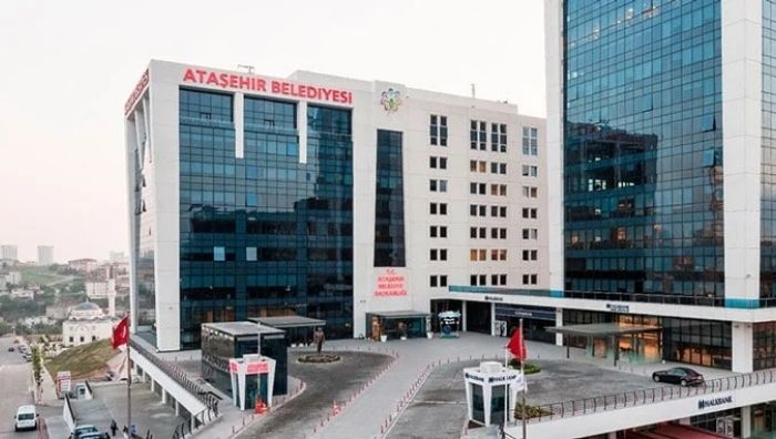 Ataşehir Belediyesi AK Parti’ye geçti Ataşehir Belediyesi’nde Belediye Başkanı Onursal Adıgüzel ve Başkan Vekili Murat