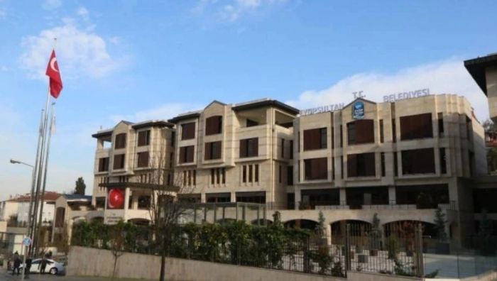 Eyüpsultan Belediyesi’nde seçim hareketliliği: Binaya girişler kısıtlandı Eyüpsultan Belediye Başkanı Mithat Özmen’in tutuklanmasının ardından yapılacak başkan vekilliği