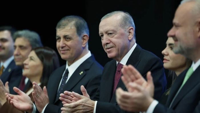 Cumhurbaşkanı Erdoğan’dan İzmir talimatı! Cemil Tugay projeleri açıkladı İzmir Büyükşehir Belediye Başkanı Cemil Tugay, Yeni Asır’a verdiği röportajda