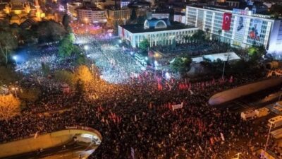 İstanbul’da Ekrem İmamoğlu’nun gözaltına alınmasının ardından Saraçhane’de düzenlenen protestolara katıldıkları