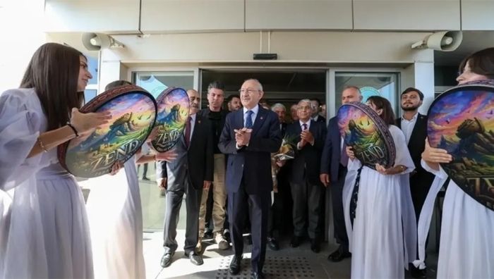 Kılıçdaroğlu’ndan Cizre için sürpriz teklif: ‘Serbest bölge ilan edilsin’ CHP Genel Başkanı Kemal Kılıçdaroğlu, Şırnak ziyaretinde Cizre’nin ekonomik potansiyelini