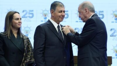 İzmir Büyükşehir Belediye Başkanı Cemil Tugay’ın, AK Parti’ye katılmasının ardından