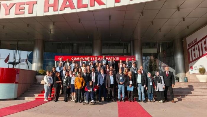 CHP’den emeklilere Ankara çağrısı: ‘Emeklilik lütuf değil, haktır’ CHP, 5 Aralık’ta Ankara’da düzenlenecek Büyük Engelli Buluşması öncesinde hazırlık