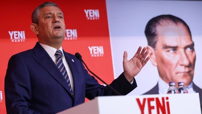 Halk TV operasyonuna Özgür Özel’den tepki: ‘Halkımızı mücadeleye çağırıyoruz’ Halk TV’nin İstanbul’daki merkez binasına düzenlenen polis baskınının ardından kanalın