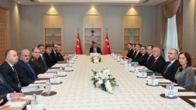 Cumhurbaşkanı Yardımcısı Cevdet Yılmaz, fon piyasasında yaşanan gelişmelerin ardından oluşturulan
