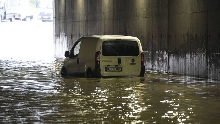 Aracı selde zarar görenler dikkat! Sigorta ödeme yapacak mı? İstanbul’da etkili olan sağanak yağışın ardından su altında kalan ve