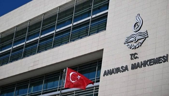 26 siyasi partinin mali hesapları mercek altında: AYM’den suç duyurusu Anayasa Mahkemesi’nin 26 siyasi partinin mali denetimine ilişkin 30 ayrı