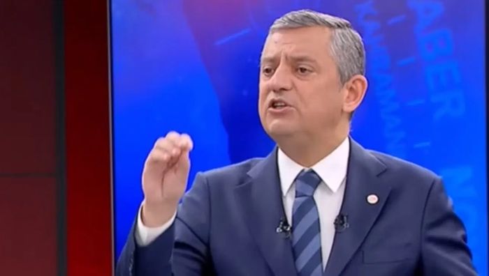 Özgür Özel’den sel felaketi açıklaması: ‘Ölenlerin hesabı AK Parti’den sorulmalıdır’ YENİ Parti Genel Başkanı Özgür Özel, İstanbul’da yaşanan sel felaketinin