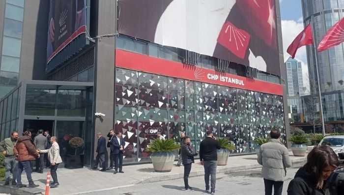 CHP İstanbul’da yeni dönem: Mehmet Ali Yüksel’in ekibi belli oldu CHP İstanbul İl Başkanı Mehmet Ali Yüksel başkanlığında görev yapacak