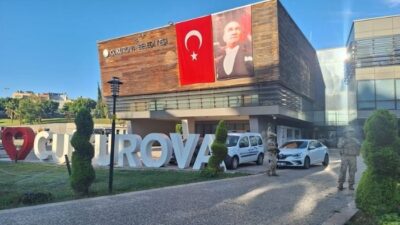 Adana’da Çukurova Belediyesi’ne yönelik yürütülen soruşturma kapsamında sabah saatlerinde eş