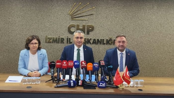 CHP’li Müslim Sarı’dan Özgür Özel’e İzmir tepkisi: ‘Kararların bedelini ödersiniz’ CHP Genel Başkan Yardımcısı ve Parti Sözcüsü Müslim Sarı, İzmir