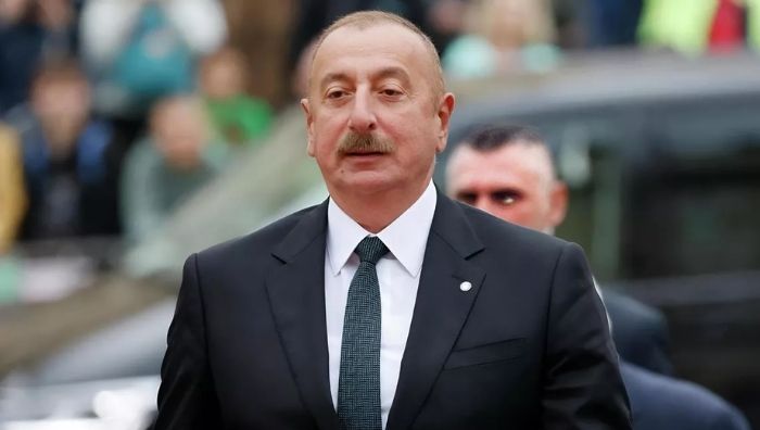 Azerbaycan kapıları 31 Türk’e kapattı: Siyasetçi, gazeteci ve yazarlar listede Azerbaycan’ın, aralarında Yeniden Refah Partisi Genel Başkanı Fatih Erbakan, milletvekili