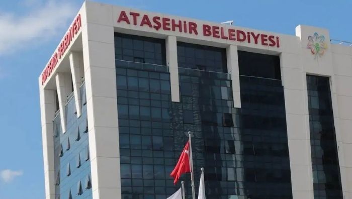 Ataşehir Belediyesi’ne operasyon: Gözaltındaki 13 kişi adliyeye sevk edildi Ataşehir Belediyesi'ne yönelik yürütülen soruşturma kapsamında gözaltına alınan, aralarında Belediye