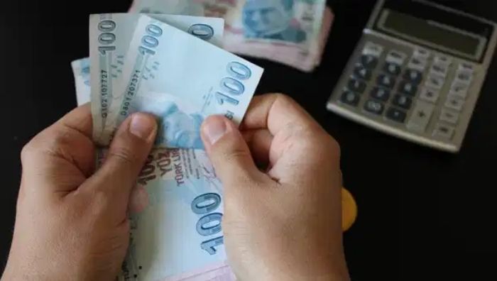 Emekli ve memurun Ocak zammı şekilleniyor! 3 aylık enflasyon farkı belli oldu TÜİK’in eylül ayı enflasyon verilerini açıklamasıyla birlikte milyonlarca emekli ve