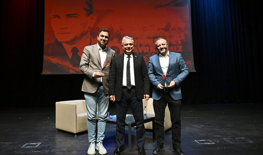 Başkan Uysal: “Bize Cumhuriyet ve Kuvayımilliye ruhu lazım” Antalya Muratpaşa Belediye Başkanı Ümit Uysal, Cumhuriyet’in ilanının 103’üncü yıl