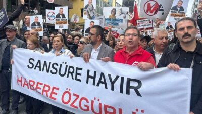 Gazetecilere yönelik baskı, sansür ve tutuklamalara tepki göstermek amacıyla İstanbul