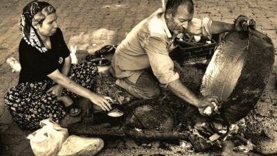 Geçmişin Sokak Sesleri… Işık Teoman Eski zamanlarda sokak sokak dolaşan,