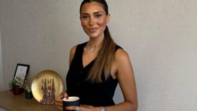 Beklentilerin Sessiz Yükü Bazen birinin söylemesini beklediğimiz bir cümle, göstermesini umduğumuz bir ilgi