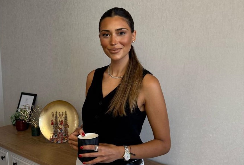 Beklentilerin Sessiz Yükü Bazen birinin söylemesini beklediğimiz bir cümle, göstermesini umduğumuz bir ilgi