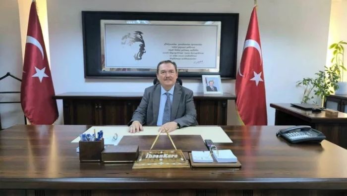 Acı haber: Muratpaşa Kaymakamı İhsan Kara hayatını kaybetti Antalya’nın Muratpaşa ilçesi Kaymakamı İhsan Kara, 61 yaşında geçirdiği kalp