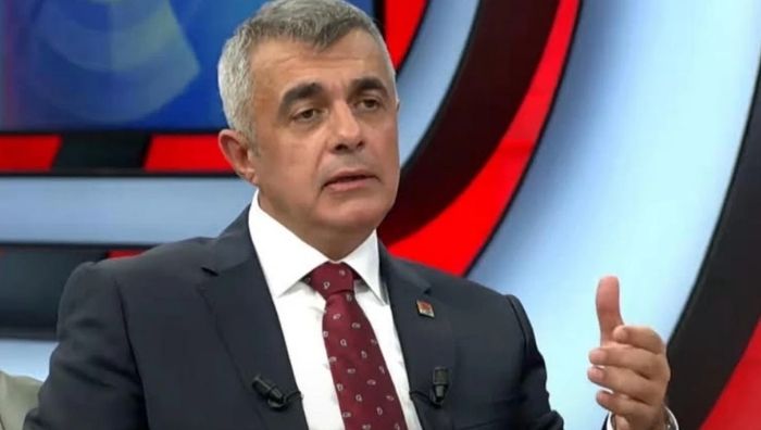 CHP İstanbul İl Başkanı duyurdu: Yeni Parti’den CHP’ye dönüş hazırlığı CHP İstanbul İl Başkanı Mehmet Ali Yüksel, CHP’den ayrılarak Yeni