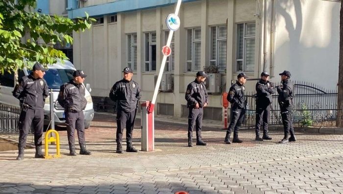 Merkezefendi Belediye Başkanı Şeniz Doğan adliyeye sevk edildi Denizli'de Merkezefendi Belediyesi'ne yönelik rüşvet ve yolsuzluk soruşturması kapsamında gözaltına